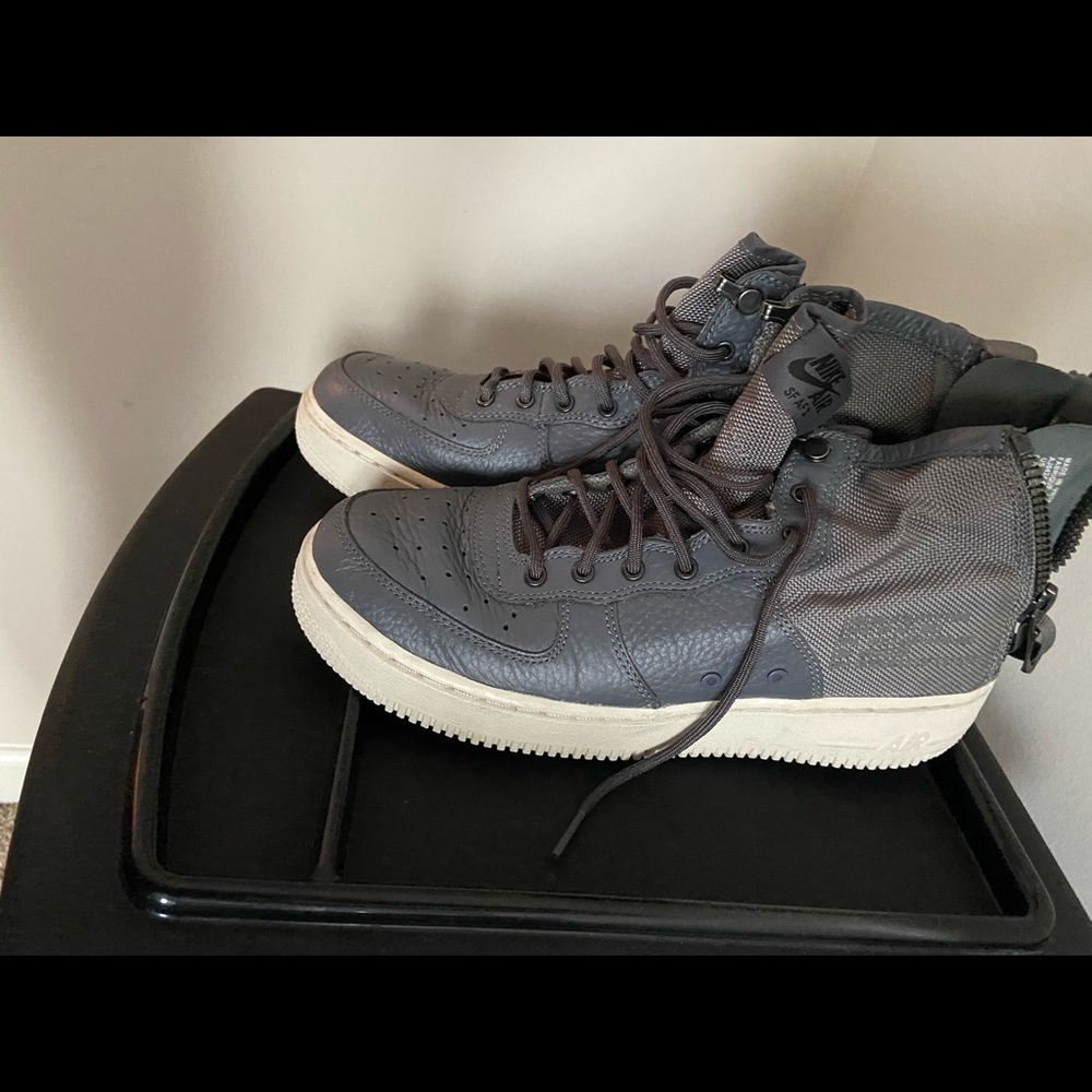 Airforce 1 - Picture 2 of 3